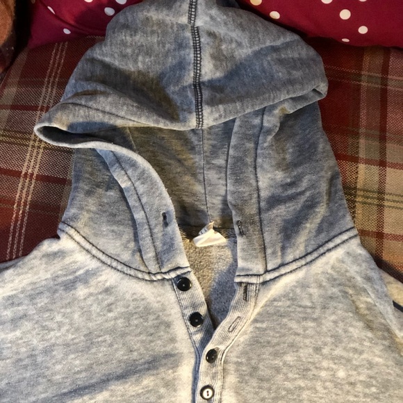 Colorfast pullover hoodie - Picture 3 of 3